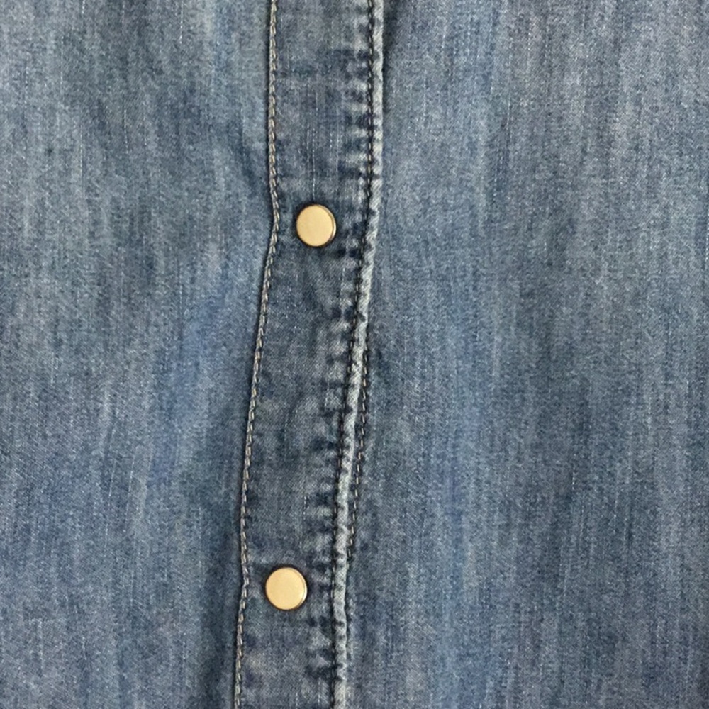 GAP Denim Button-Up Shirts Set of TWO size small - Picture 7 of 9
